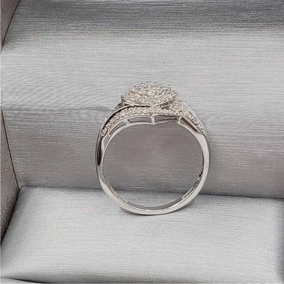 10k Solid White Gold Genuine Diamond Round & Baguette Cluster Ring - Picture 3 of 9